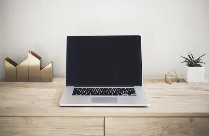 لاب توب وكمبيوتر